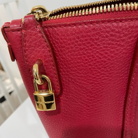 Dolce Gabbana "Miss Escape" red leather tote - Picture 5 of 7